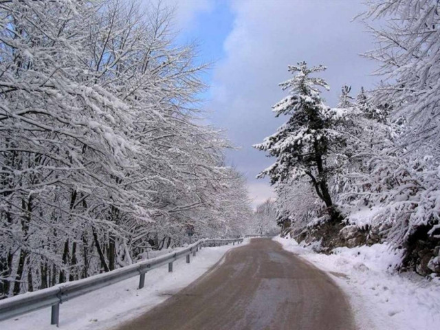 Νέα επιδείνωση του καιρού – Χιόνια στην Πάρνηθα