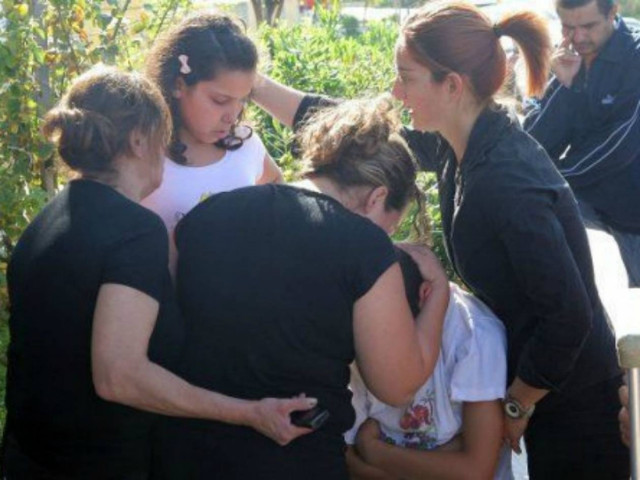 Καταθέτουν οι γονείς για το αγγελούδι τους που έσβησε στο χειρουργείο