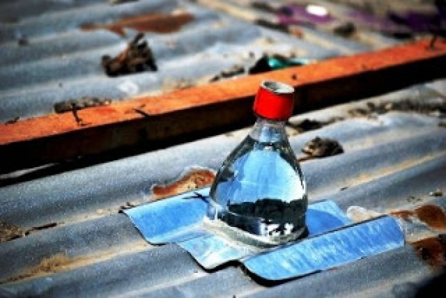 Βίντεο: Δείτε πως παράγουν φως από... χλωρίνη!