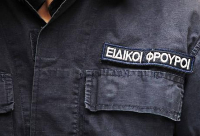 Σε διαθεσιμότητα ειδικός φρουρός για κακοποίηση μετανάστη