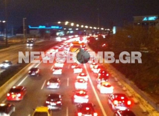 ΤΩΡΑ: Καραμπόλα πέντε οχημάτων στην Αθηνών – Λαμίας