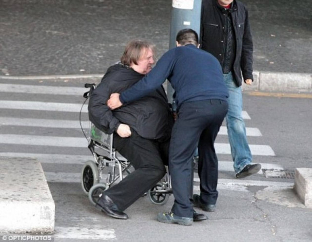 Στη Ρώμη με αναπηρικό καρότσι ο Ντεπαρτιέ