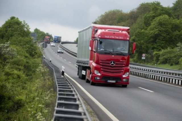 Σήμανε συναγερμός: Φορτηγό στην εθνική άφηνε πίσω του... πυρήνα!