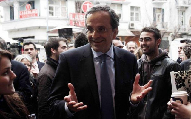 Συνομιλία Σαμαρά με καταστηματάρχες και περαστικούς