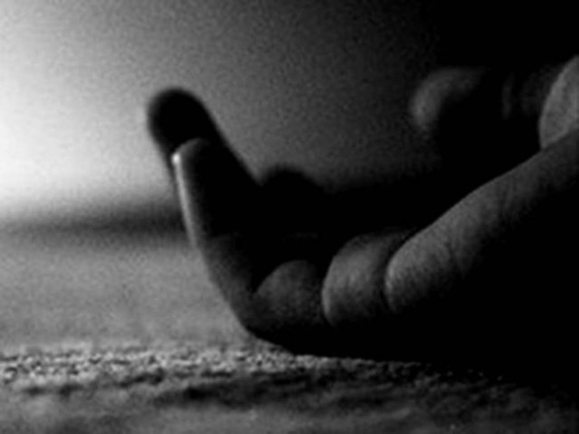 Σοκ: 25χρονος κλείστηκε στην τουαλέτα και πήρε μία χούφτα χάπια