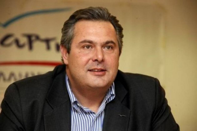 Κρητικοί και Πόντιοι έψαλαν τα κάλαντα στον Π. Καμμένο