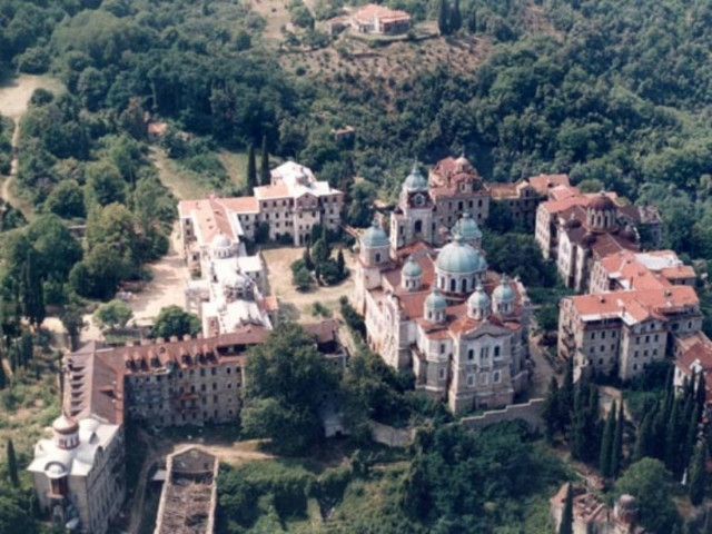 Βίντεο: Πηγαίνουν στο Άγιο Όρος για να βρουν στέγη και τροφή!