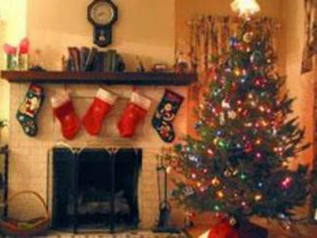 Πώς ξεκίνησε το στόλισμα του χριστουγεννιάτικου δέντρου;