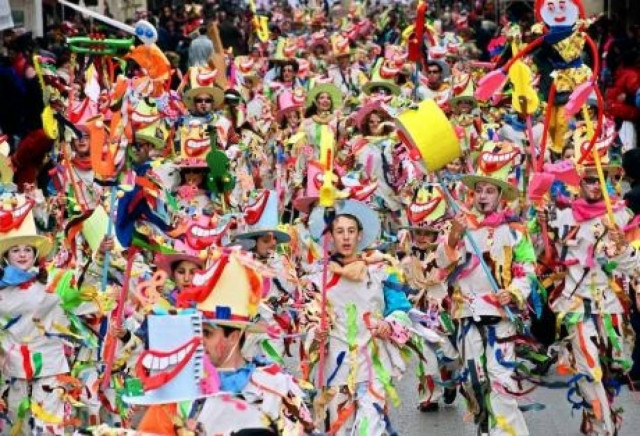 Πάτρα: Κι από Χριστούγεννα....Καρναβάλι!