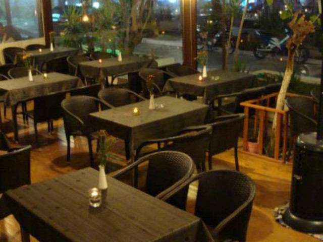 Πάτρα: Νεαρή έκανε μια καφετέρια να ξεκαρδίζεται με αυτό που του είπε!