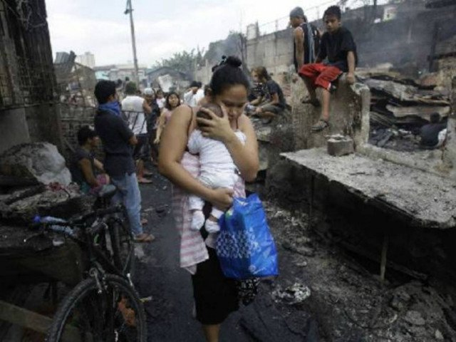 Χριστούγεννα με πυρκαγιές και νεκρούς σε παραγκούπολη