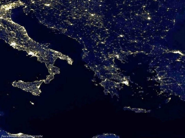 Εκπληκτική φωτογραφία από τη Nasa: Η μισή Ευρώπη φωτισμένη