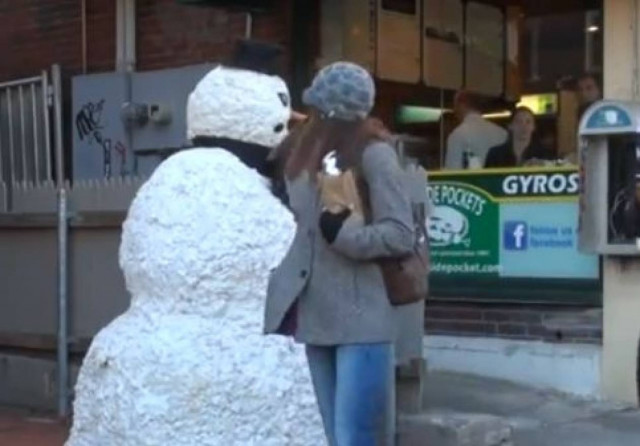 Βίντεο: Φάρσα-Όταν ζωντανεύει ο χιονάνθρωπος