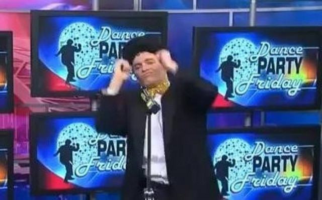 Δείτε τι κάνει αυτός ο παρουσιαστής κάθε Παρασκευή στο δελτίο ειδήσεων