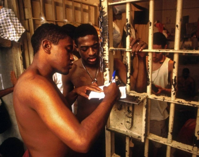 Δε φαντάζεστε που έκρυβε τα κινητά για τα περάσει στη φυλακή!