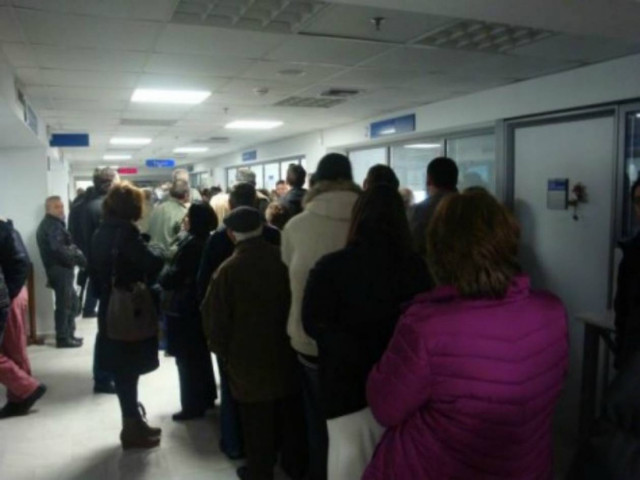 Ξάνθη: Ουρά δύο... ορόφων στην Εφορία! (vid)