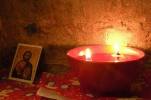 Τραγωδία: Ηλικιωμένη άναψε καντήλι και κάηκε ζωντανή