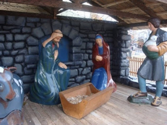 Απίστευτο: Έκλεψαν το «θείο βρέφος» από τη φάτνη (βίντεο)