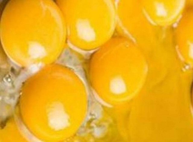 ΣΟΚ:Έβαλε στοίχημα  ότι μπορεί να φάει 30 ωμά αυγά και πέθανε