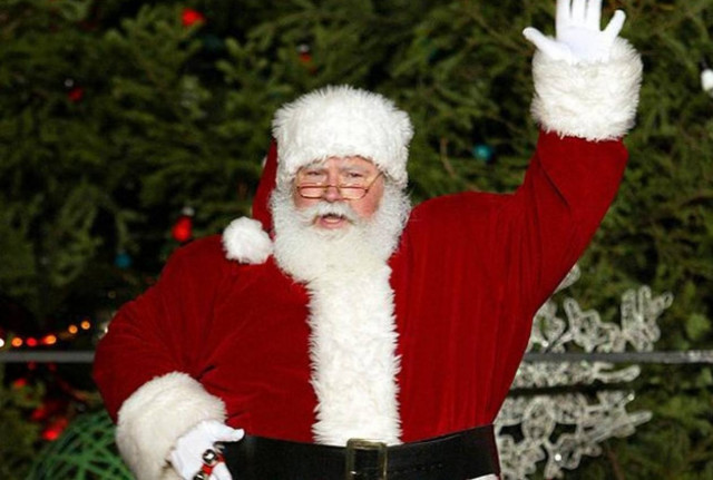 «Ήρθαν στα χέρια» για χάρη του... Άγιου Βασίλη!