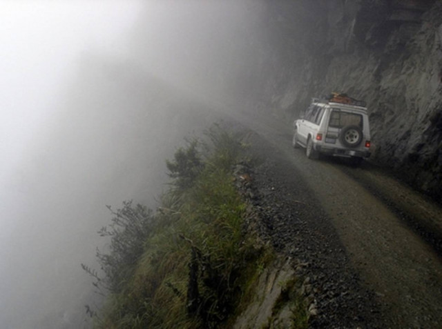 Η πιο επικίνδυνη διαδρομή στον κόσμο(pics)