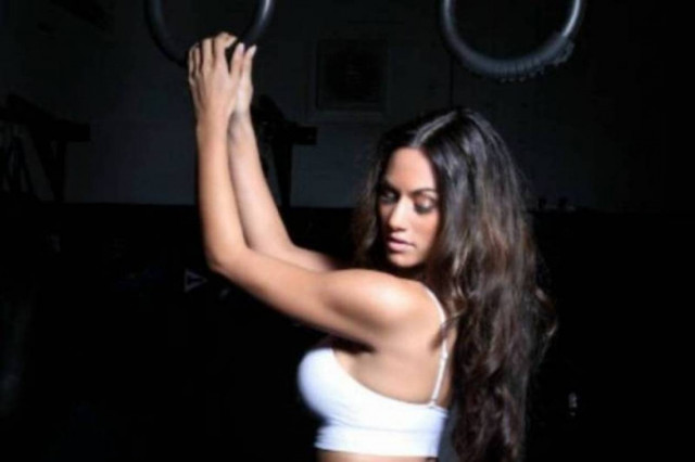 ΜΜΑ: Ρεβεγιόν σε… κλουβί η Natalie (photos)