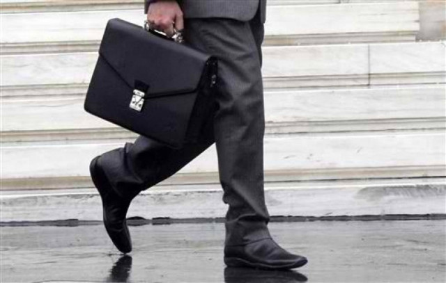 Στο τραπέζι της νέας χρονιάς επίδομα ανεργίας ελεύθερων επαγγελματιών