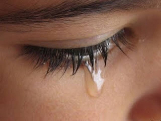 Αχαϊα: Τον έδεσαν σε δέντρο και τους έβλεπε να βιάζουν την κοπέλα του!