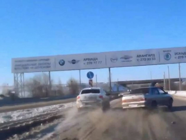 Βίντεο: Η χρονιά έκλεισε με... ατυχήματα στους δρόμους της Ρωσίας