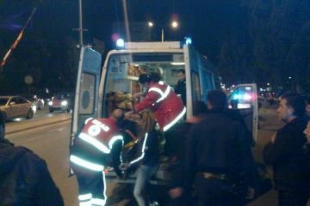 Πάτρα: Επεσε πάνω στην μπάρα του τρένου και εκσφενδονίστηκε