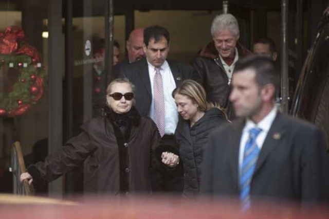 Βίντεο: Βγήκε από το νοσοκομείο η Κλίντον και είναι οριστικό...