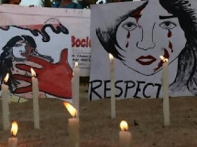 Απαγγέλθηκαν κατηγορίες στους βιαστές της 23χρονης