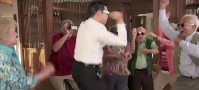 Βίντεο: O Psy κάνει μαθήματα Gangnam Style σε... ηλικιωμένους!