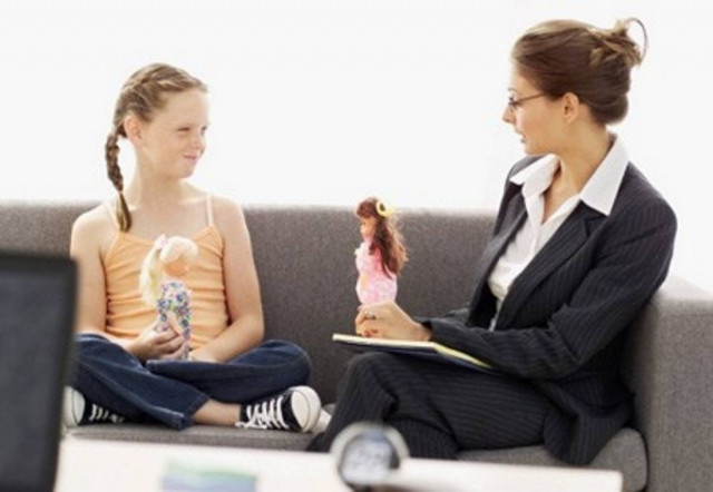 Παιδιά σχηματίζουν ουρές έξω από τους ψυχολόγους...