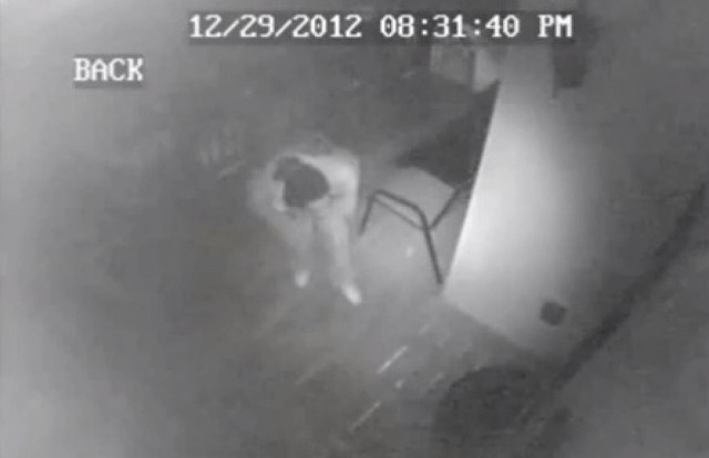 Δείτε το βίντεο: Ληστές μόνοι στο σπίτι