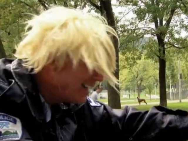 Απίθανη φάρσα: Ο αστυνομικός έγινε μούσκεμα...