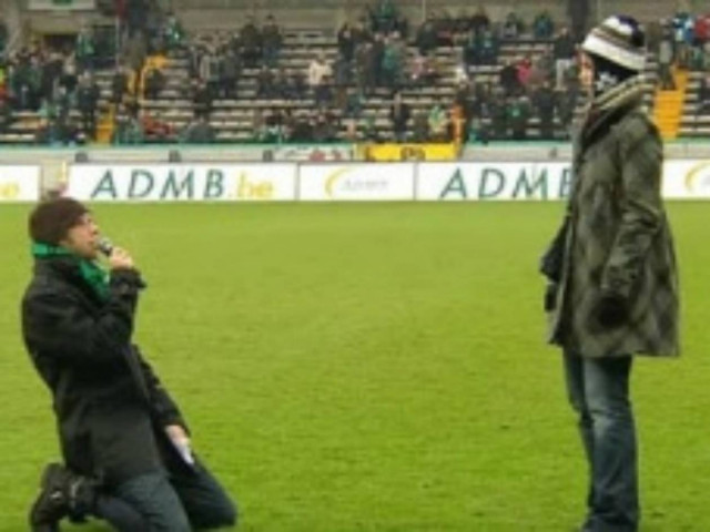 Βίντεο: Η «χυλόπιτα» του αιώνα σε γήπεδο