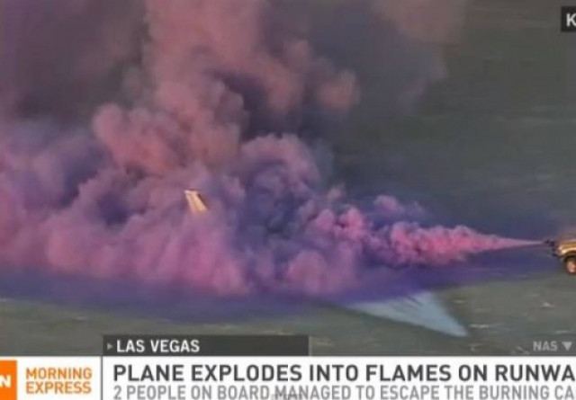 Βίντεο: Αεροπλάνο πήρε φωτιά την ώρα της προσγείωσης