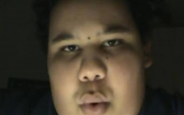 Βίντεο: Δεν υπάρχει αυτό που κάνει με το στόμα του