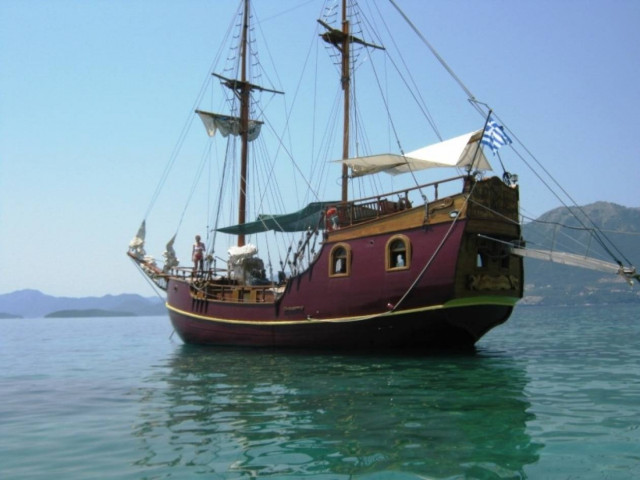 Πυρκαγιά σε τουριστικό σκάφος στη Λευκάδα