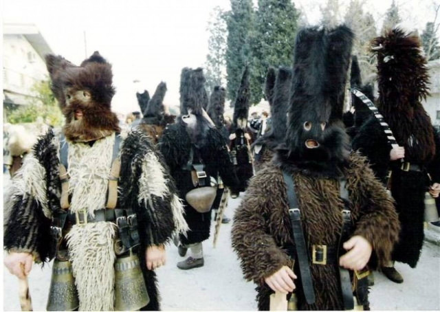 Καβάλα: Αναβιώνει το έθιμο των "Αράπηδων"