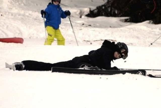 Δείτε τη Madonna να τρώει τα μούτρα της κάνοντας σκι...