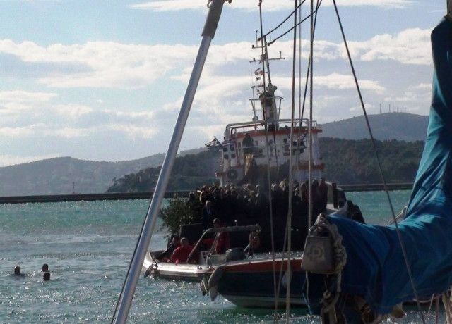 Βίντεο - Θεοφάνεια στο Βόλο: Έπιασε τον σταυρό για 15η φορά!