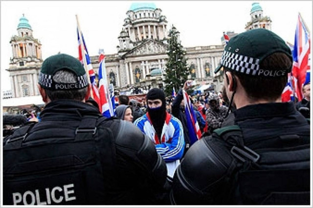 Επεισόδια και συλλήψεις διαδηλωτών στο Μπέλφαστ