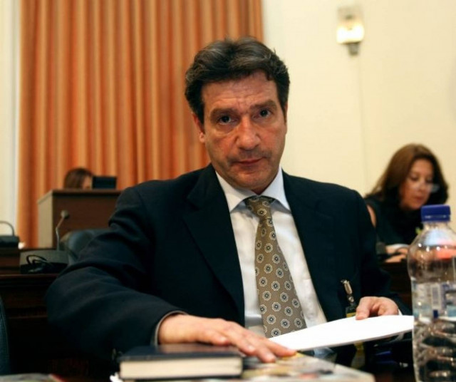 Ο Καμίνης αρνήθηκε να κόψει κομμάτι του Χριστού στη βασιλόπιτα!