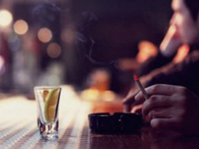 «Θηλυκή» συμμορία έκλεβε τους θαμώνες των μπαρ