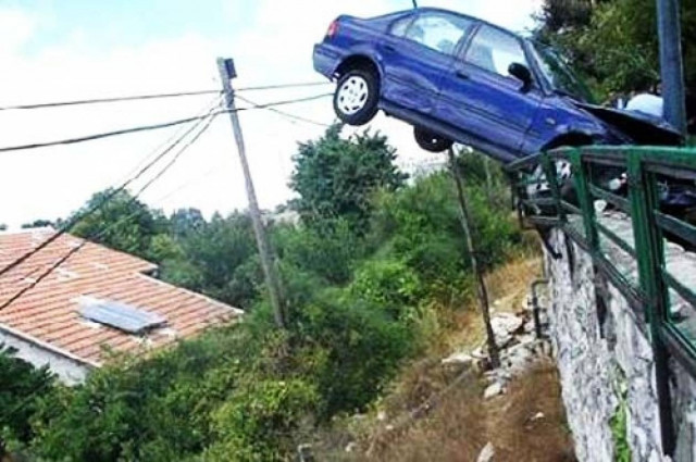 Απίστευτα ατυχήματα με αυτοκίνητο! (pics)