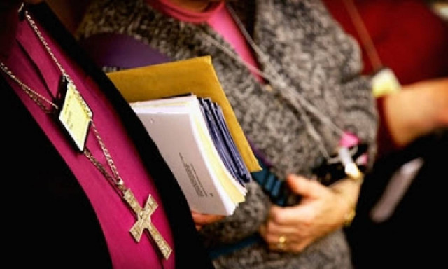 BBC: Η Εκκλησία της Αγγλίας ανοίγει τον δρόμο σε ομοφυλόφιλους