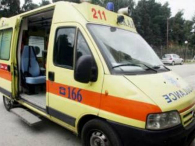 ΠΡΙΝ ΛΙΓΟ: Φορτηγάκι παρέσυρε και τραυμάτισε ηλικιωμένο