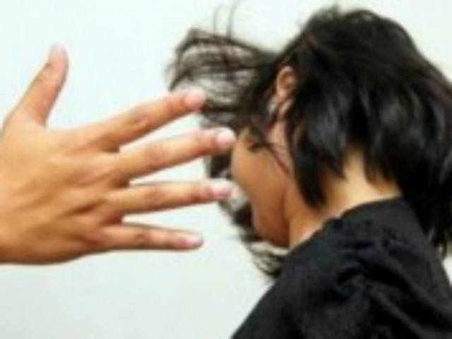 ΣΟΚ στην Ηλεία: Χτυπούσε τη γυναίκα του μπροστά στα παιδιά του